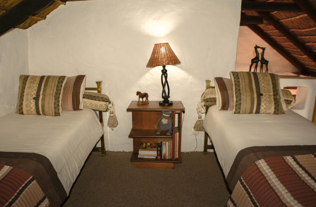 Old Thatch Lodge Swellendam Exteriör bild